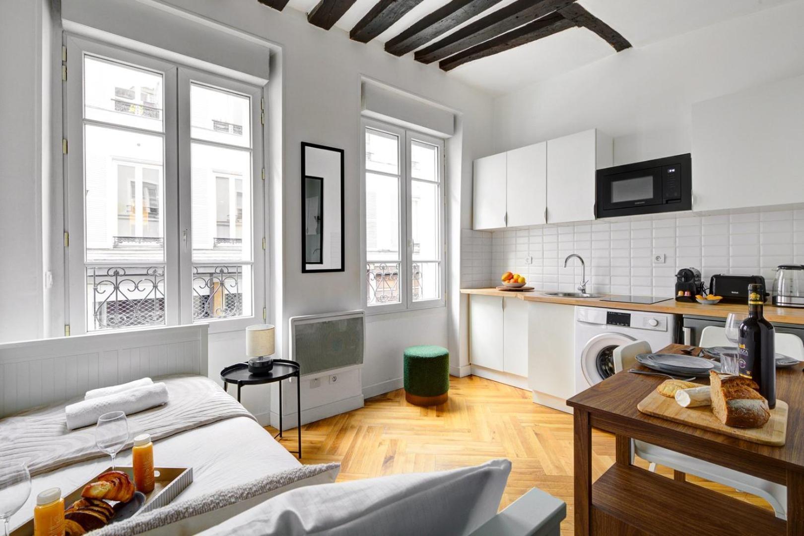 Joyful Ivy - Cozy In * Paris